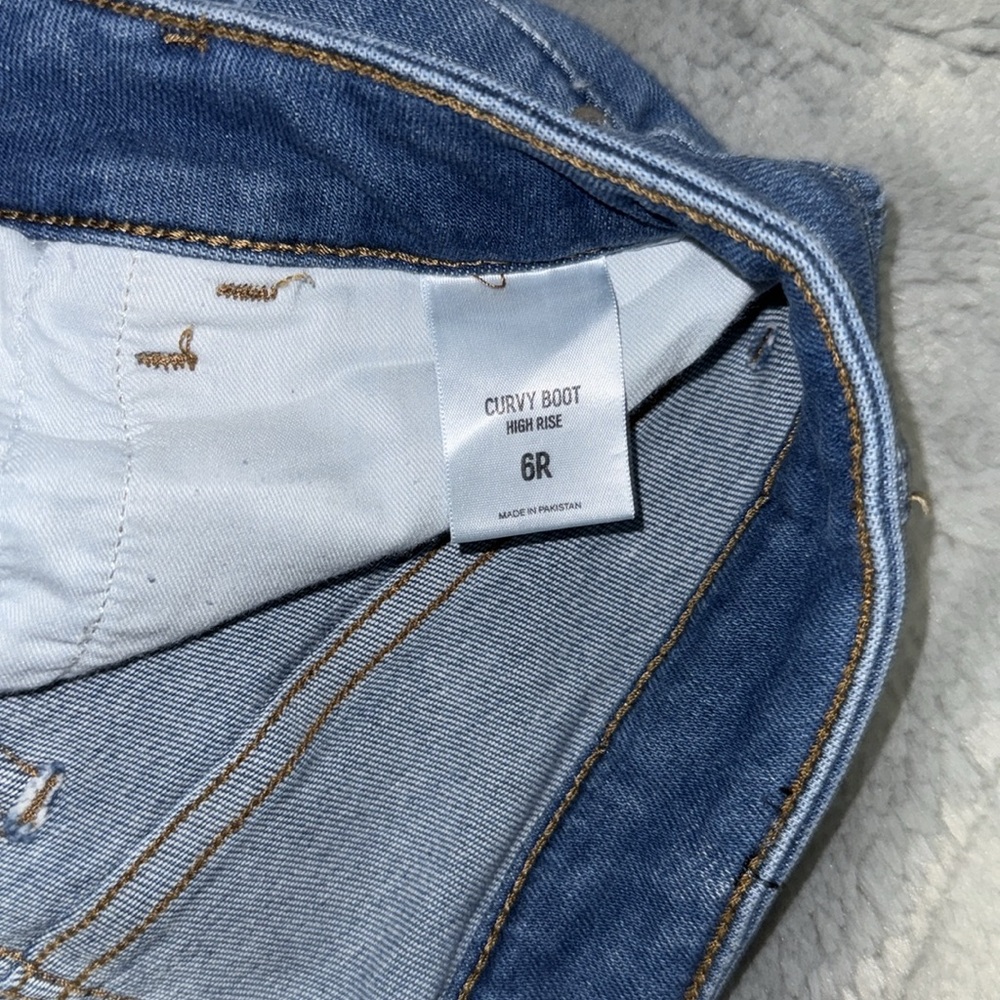 Express Curvy Boot High Rise Jeans - Picture 3 of 3